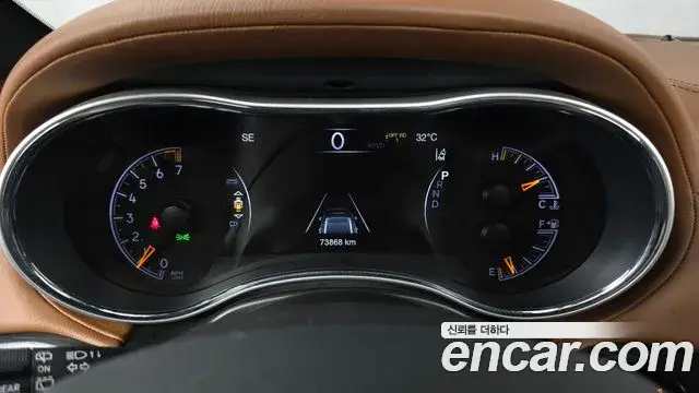 Jeep Grand Cherokee 2021 — Photo 19/37