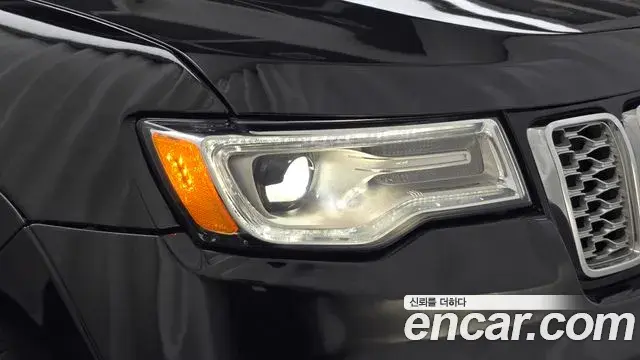 Jeep Grand Cherokee 2021 — Photo 34/37