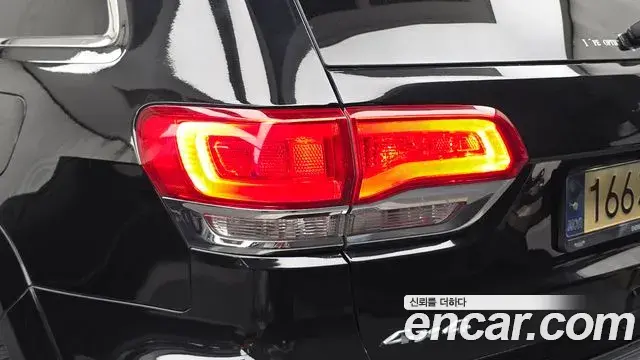 Jeep Grand Cherokee 2021 — Photo 2/37