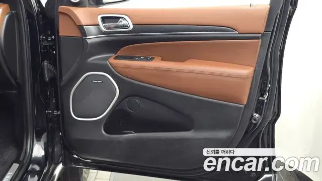 Jeep Grand Cherokee 2021 — Photo 5/37