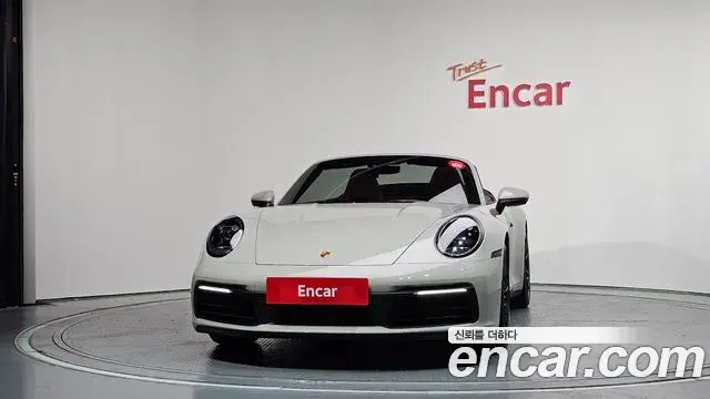 Porsche 911 2023 — ფოტო 27/35