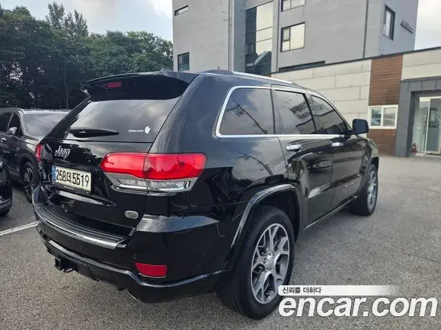 Jeep Grand Cherokee 2021 — Şəkil 13/20