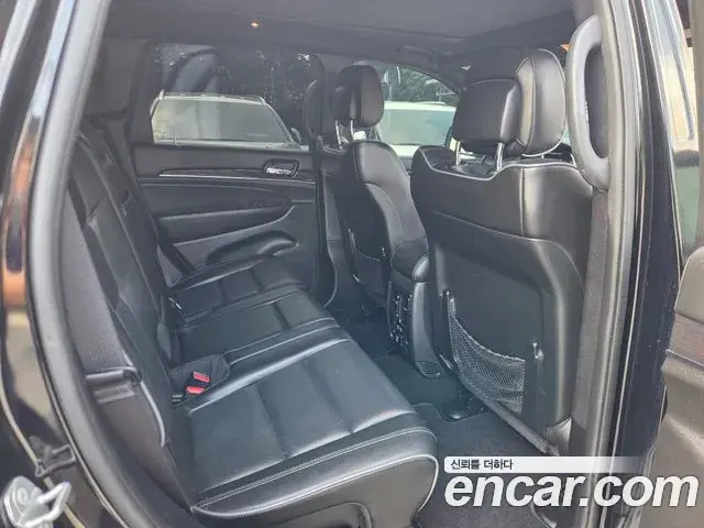 Jeep Grand Cherokee 2021 — Şəkil 18/20