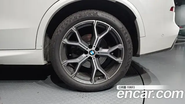 BMW X5 2023 — Photo 27/34