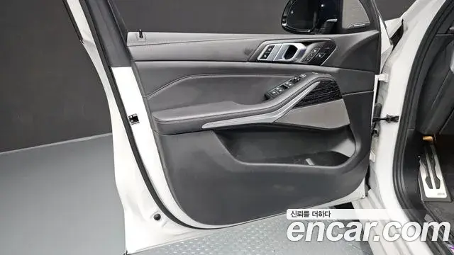 BMW X5 2023 — Photo 29/34