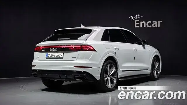 Audi Q8 2025 — Photo 1/36