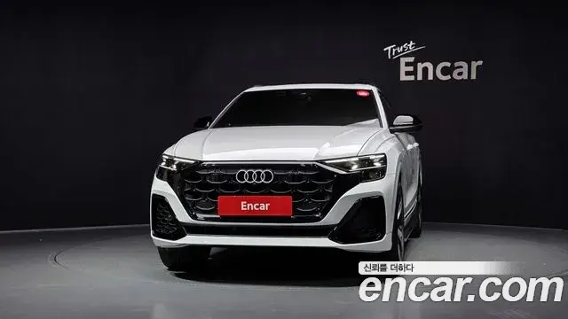 Audi Q8 2025 — Photo 12/36