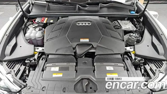 Audi Q8 2025 — Photo 16/36