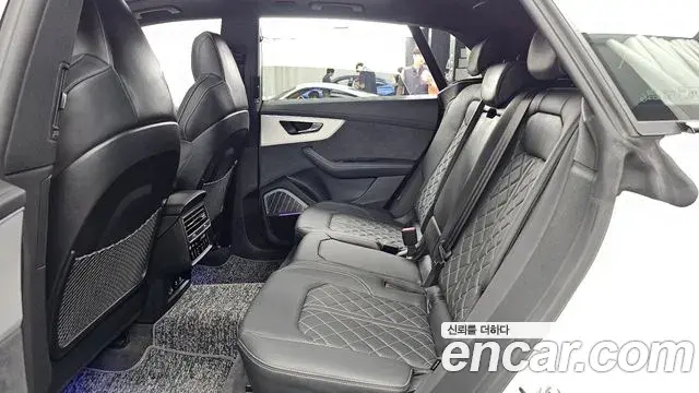 Audi Q8 2025 — Photo 5/36