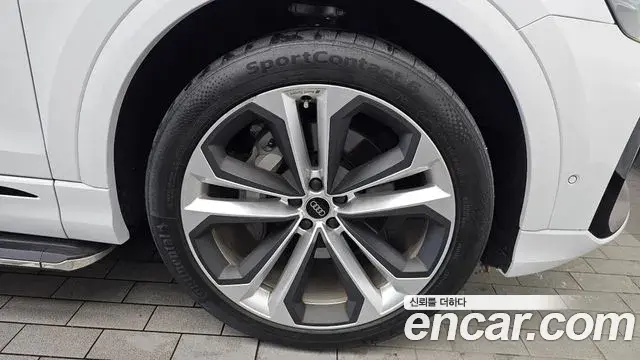 Audi Q8 2025 — Photo 29/36