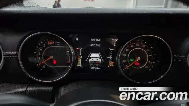 Jeep Wrangler 2019 — Şəkil 11/20