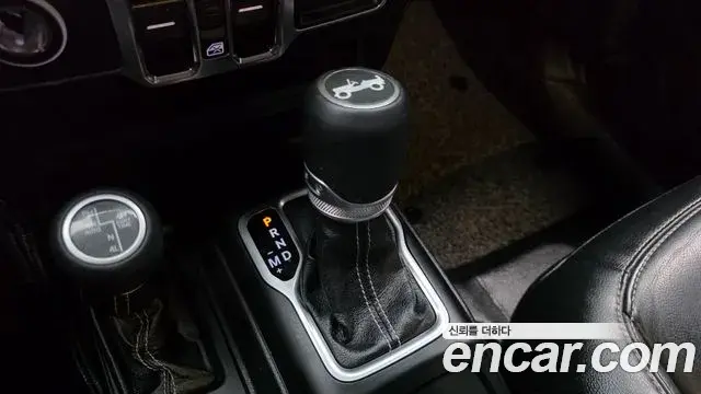 Jeep Wrangler 2019 — Şəkil 10/20