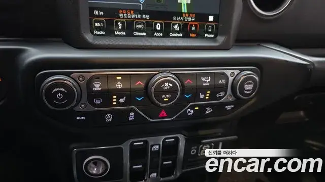 Jeep Wrangler 2019 — Şəkil 2/20