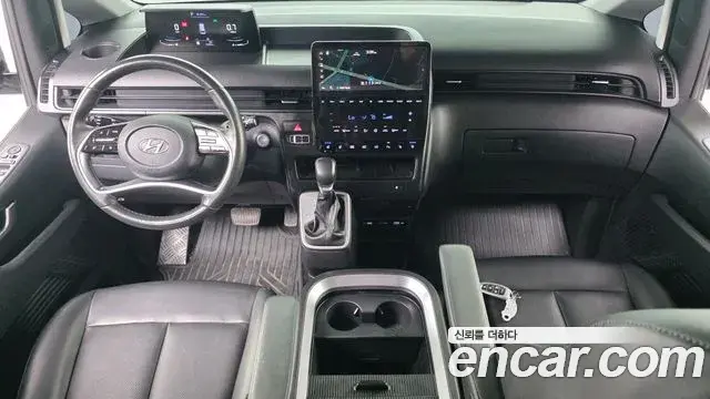 Hyundai Staria 2023 — Фото 7/20