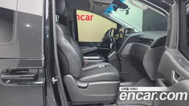 Hyundai Staria 2023 — Фото 10/20