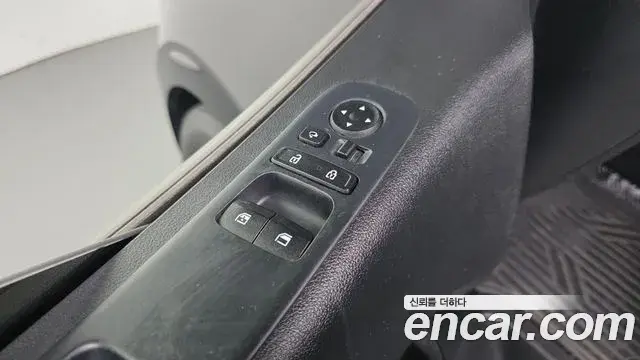 Hyundai Staria 2023 — Фото 12/20