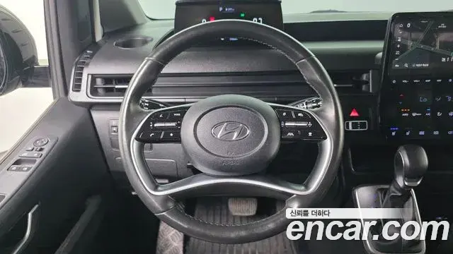 Hyundai Staria 2023 — Фото 14/20