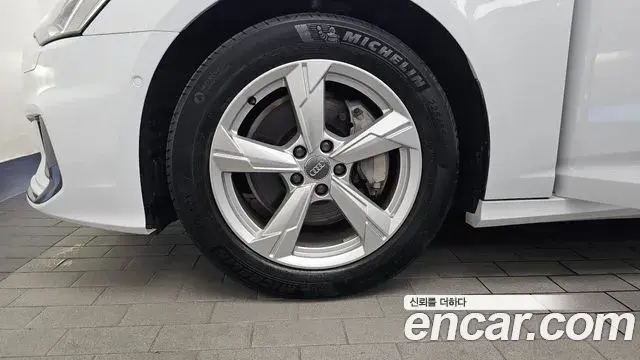 Audi A6 2021 — Photo 23/33