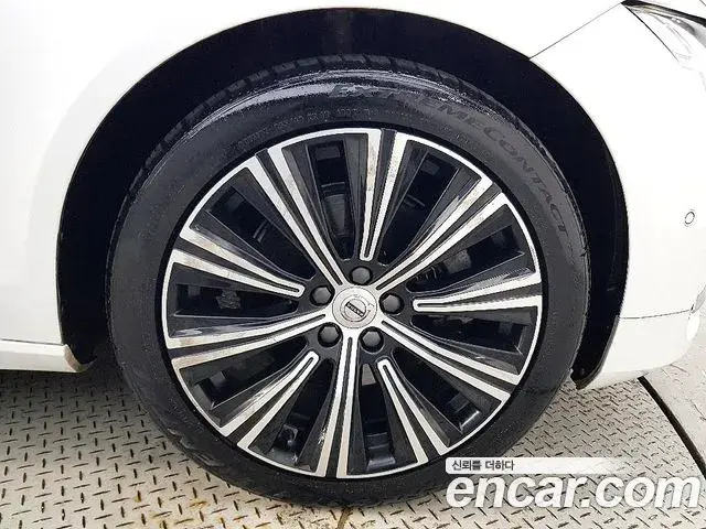 Volvo S90 2022 — Photo 18/20