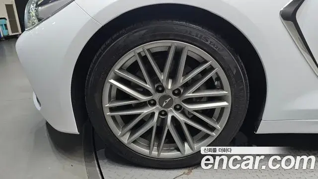 Genesis G70 2019 — Photo 9/30