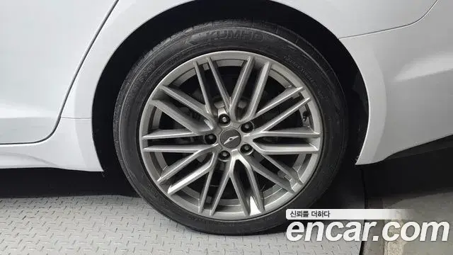 Genesis G70 2019 — Photo 2/30