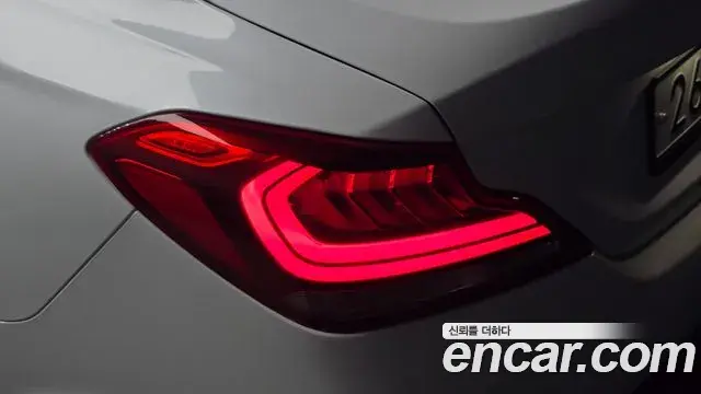 Genesis G70 2019 — Photo 12/30