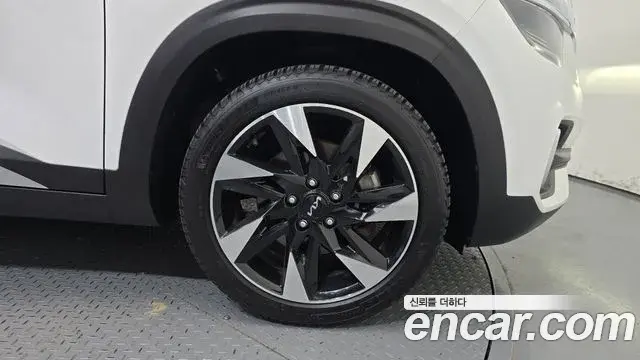Kia Seltos 2021 — Şəkil 27/30