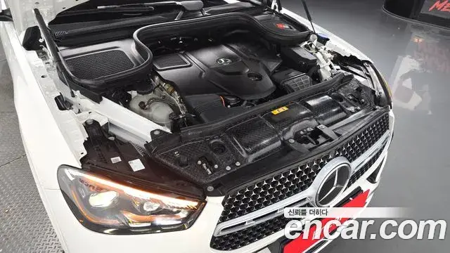 Mercedes-Benz GLE-Class 2023 — Photo 13/37