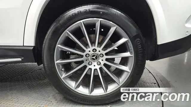 Mercedes-Benz GLE-Class 2023 — Photo 24/37