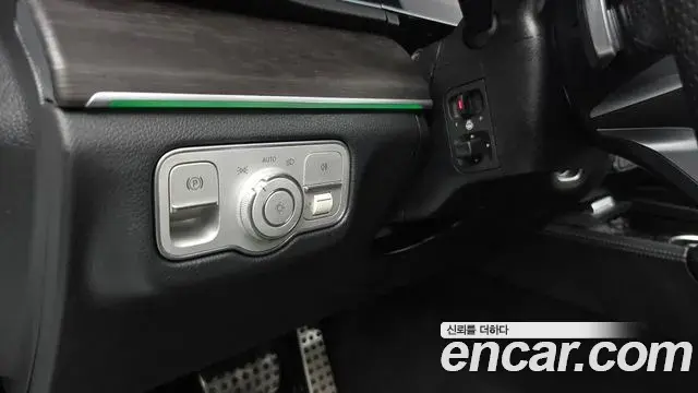 Mercedes-Benz GLE-Class 2023 — Photo 23/37