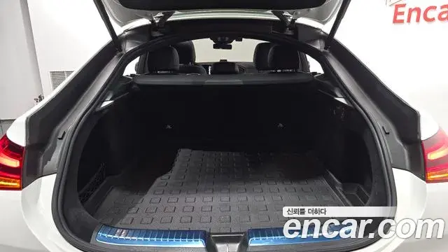 Mercedes-Benz GLE-Class 2023 — Photo 27/37