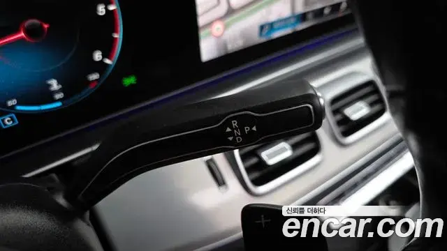 Mercedes-Benz GLE-Class 2020 — Photo 9/20