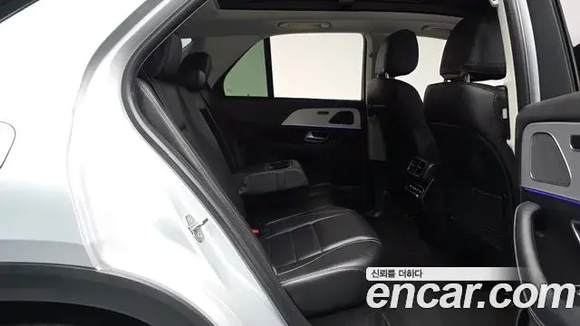 Mercedes-Benz GLE-Class 2020 — Photo 11/20