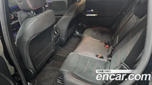 Mercedes-Benz GLB-Class 2023 — Şəkil 12/20