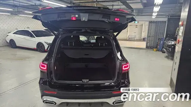 Mercedes-Benz GLB-Class 2023 — Şəkil 16/20