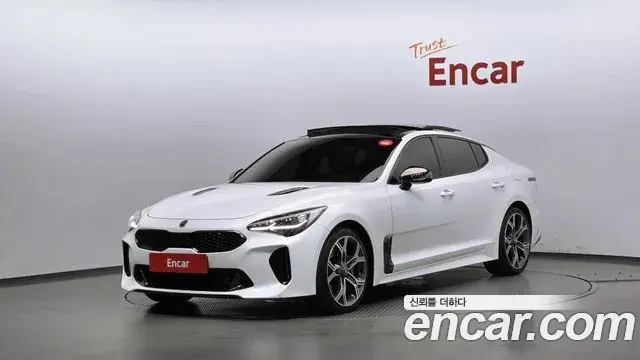 Kia Stinger 2018 — Фото 1/20