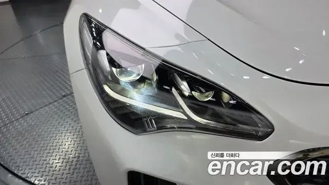 Kia Stinger 2018 — Şəkil 22/32