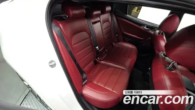 Kia Stinger 2018 — Şəkil 19/32