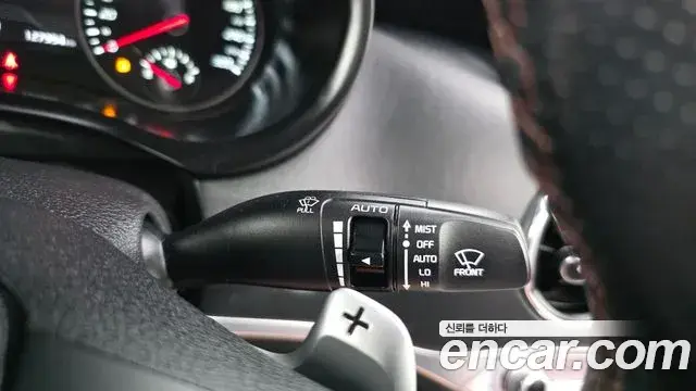 Kia Stinger 2018 — Şəkil 24/32