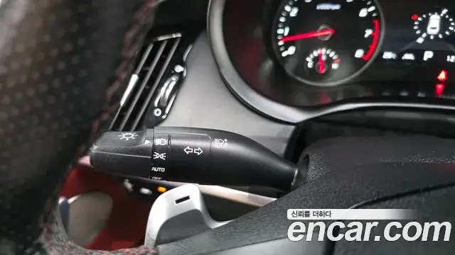 Kia Stinger 2018 — Şəkil 20/32