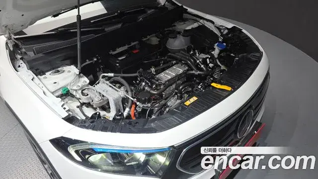 Mercedes-Benz EQB 2022 — Photo 1/30