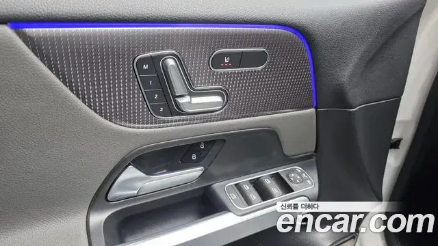 Mercedes-Benz EQB 2022 — Photo 14/30