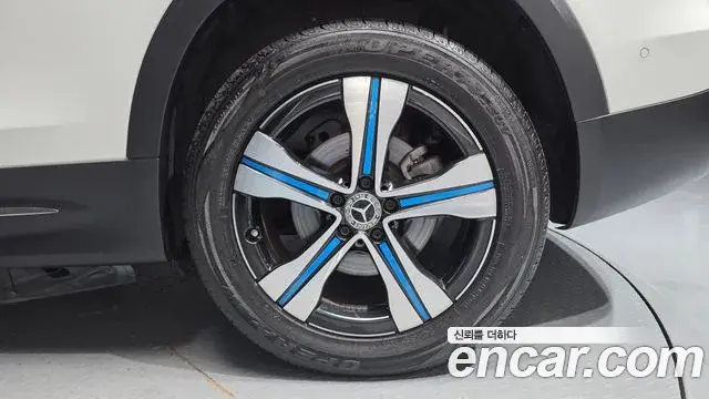 Mercedes-Benz EQB 2022 — Photo 28/30