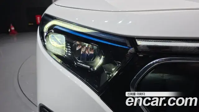 Mercedes-Benz EQB 2022 — Photo 25/30