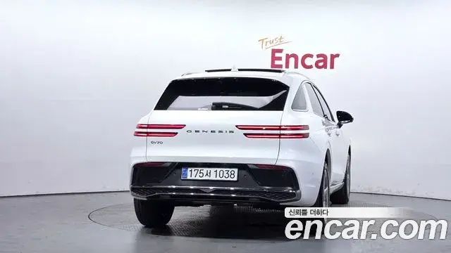 Genesis GV70 2024 — ფოტო 19/33