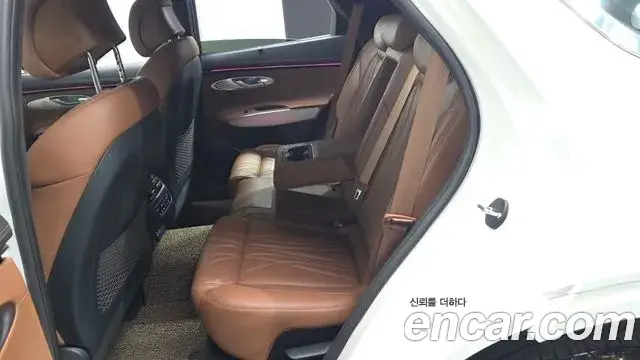 Genesis GV70 2024 — ფოტო 32/33