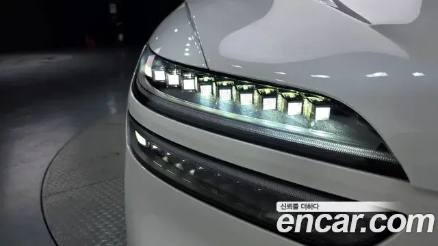 Genesis GV70 2024 — ფოტო 18/33