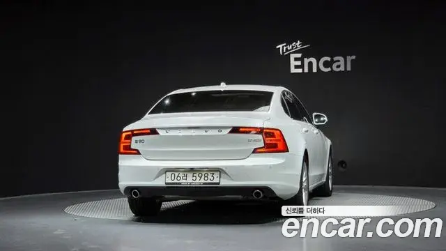 Volvo S90 2018 — Photo 31/35