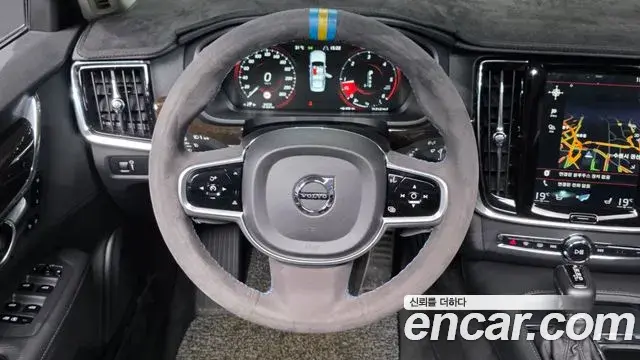 Volvo S90 2018 — Photo 17/35
