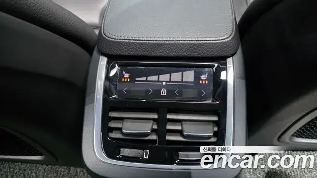 Volvo S90 2018 — Photo 18/35